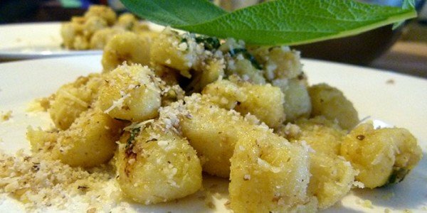 Read more about the article Mantequilla, Nueces y Salvia – Salsa para Pasta