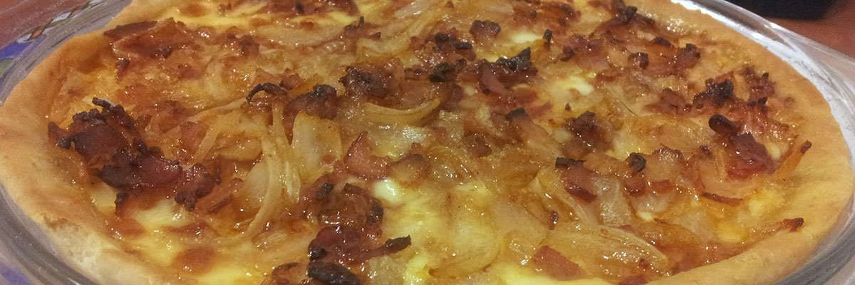 You are currently viewing Pizza Rodeo: Tocino, Cebolla, Queso y Salsa BBQ