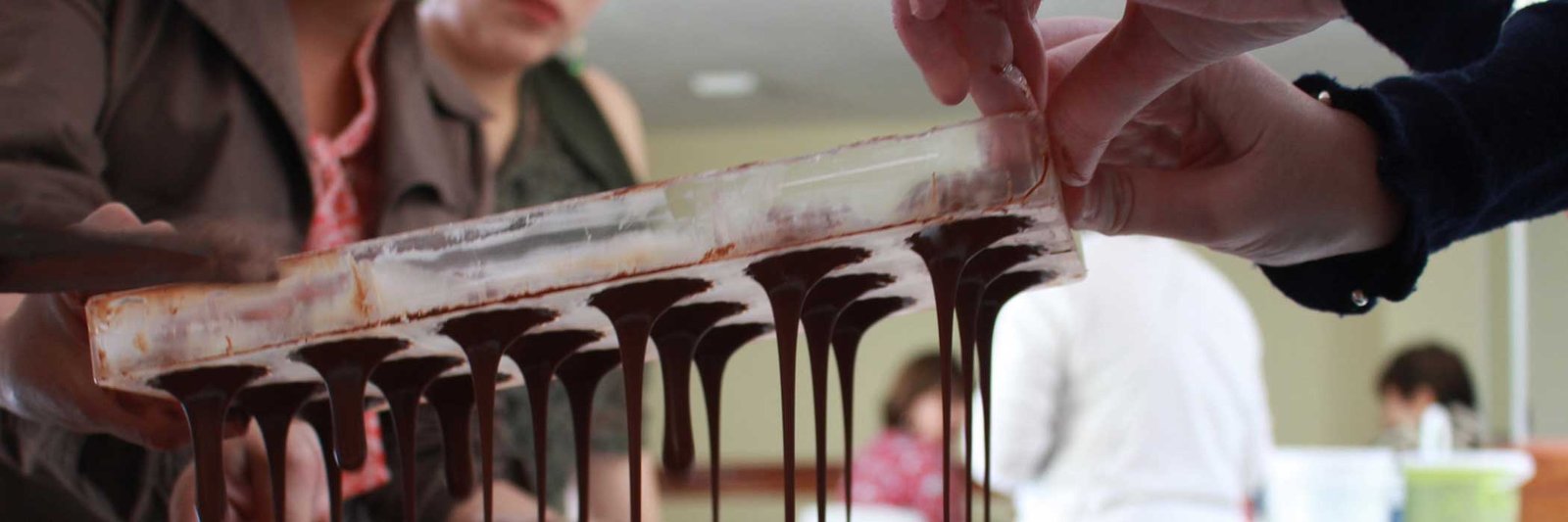 Read more about the article Chocolateando: Chocolatería Básica en Azogues